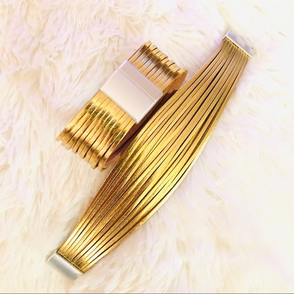 ✨METALLIC✨GOLD✨STRAPPY MAGNETIC CLOSURE‎ BRACELET - Picture 7 of 8